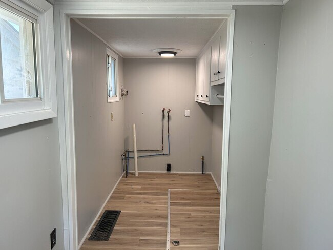 Foto del edificio - 3 Bed Single Family with Huge Kitchen and ...