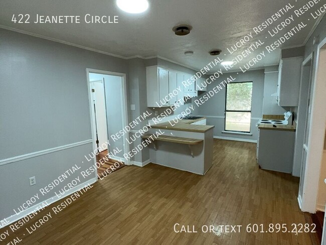 Foto del edificio - 422 Jeanette Cir