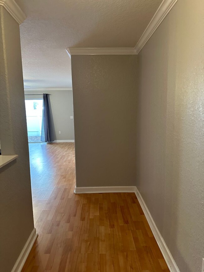 Building Photo - 3 Bedroom 2.5 Bath in Ashford Park