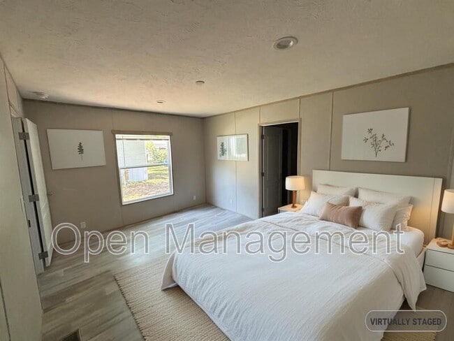Building Photo - 356 Bayhead Dr