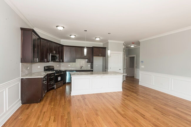 Foto del edificio - 520 N Western Ave