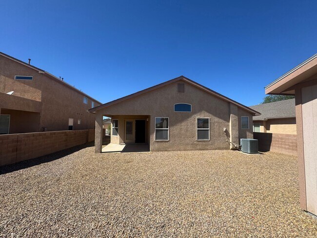 Foto del edificio - 3 bed 2 bath home in Huning Ranch