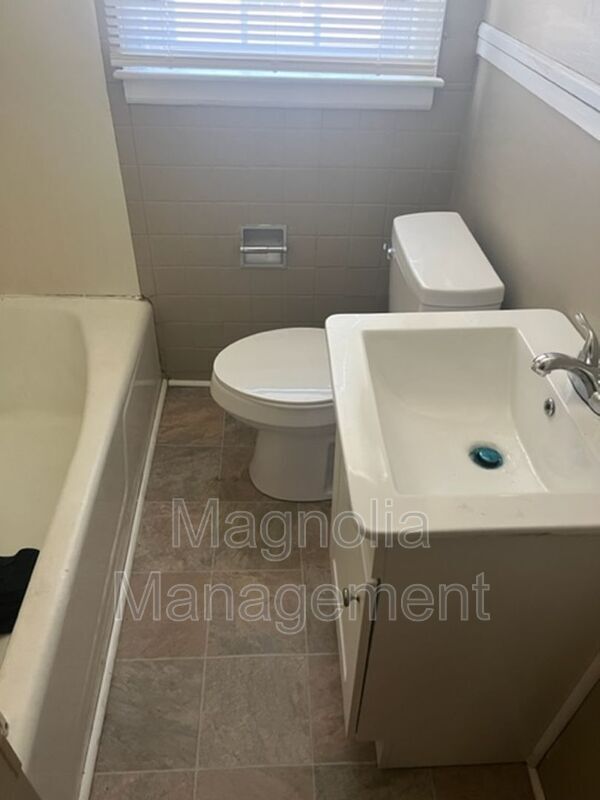 Building Photo - 111 S Elizabeth St