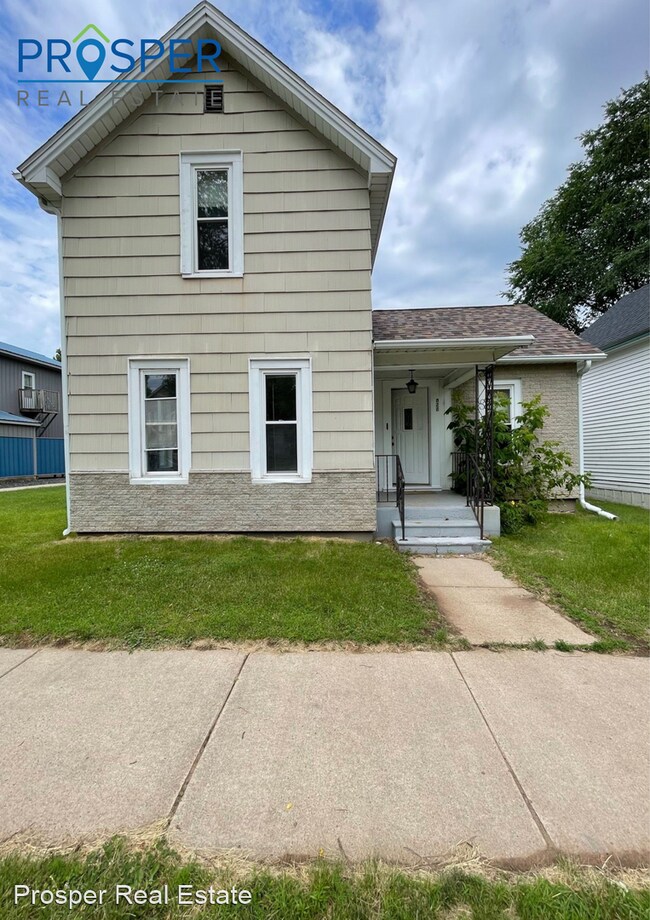 Building Photo - 4 br, 1 bath House - 828 Water Street