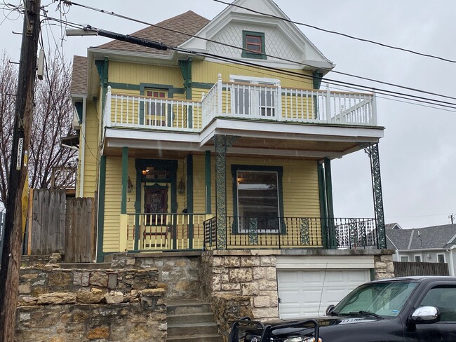 Foto del edificio - 323 Brooklyn Ave