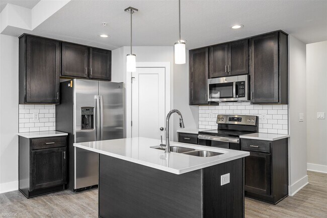 Foto del edificio - 3 br, 2.5 bath Townhome - Hughes Century C...