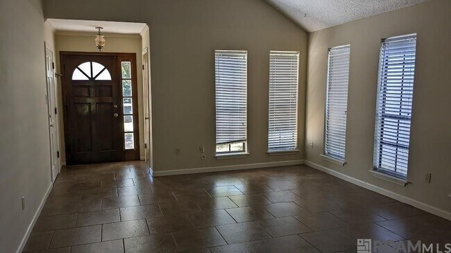 Building Photo - 332 Heatherwood Dr