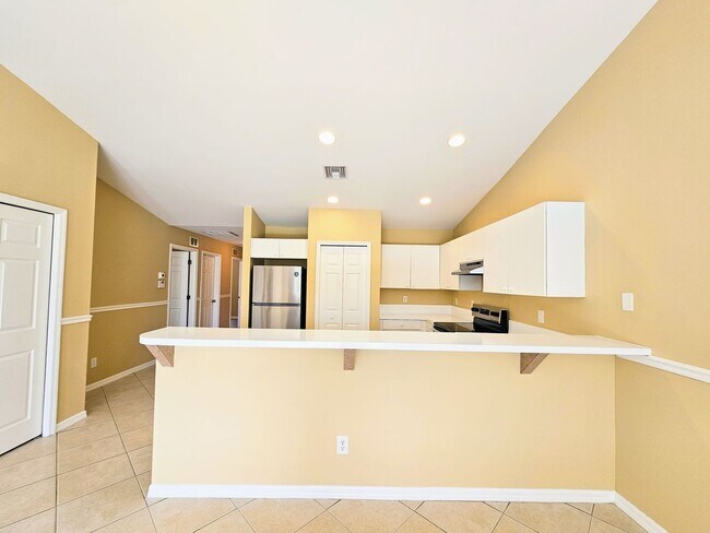 Building Photo - Great 3-bedrooms, 2 baths duplex with new ...