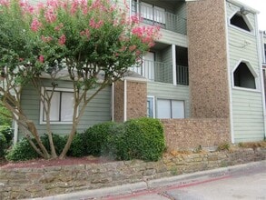 Building Photo - 6108 Abrams Rd