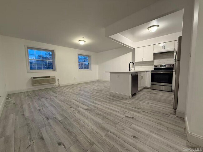 Foto del edificio - 57-14 Xenia St