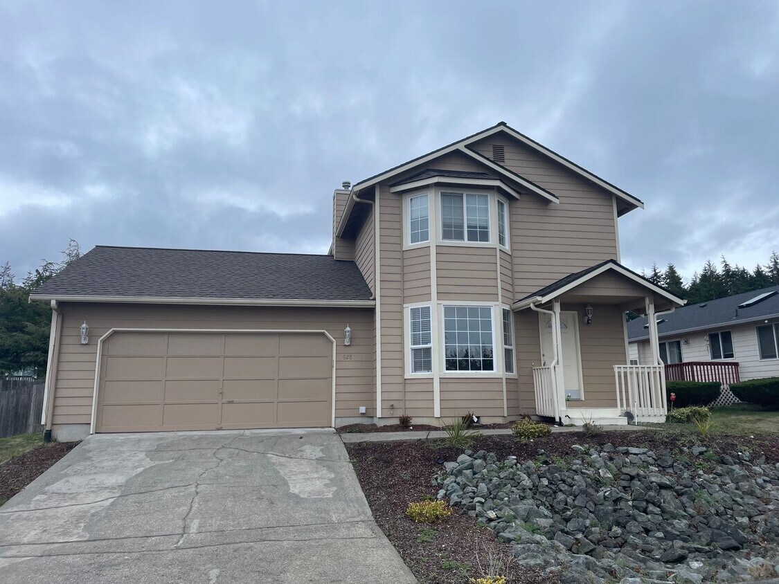 Foto principal - Beautiful 3 Bedroom Home! Pets Negotiable!
