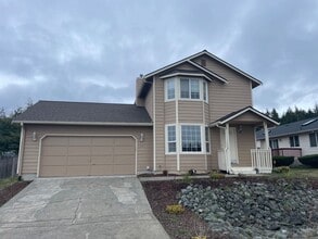 Building Photo - 928 NW Quarterdeck Loop