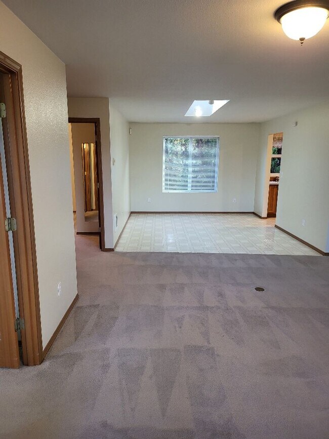 Building Photo - r159