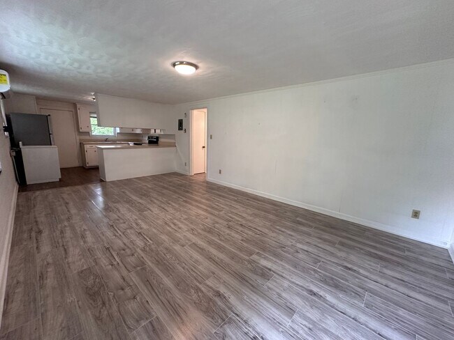 Building Photo - For Rent – $1,100/month | 2 Bed | 1 Bath