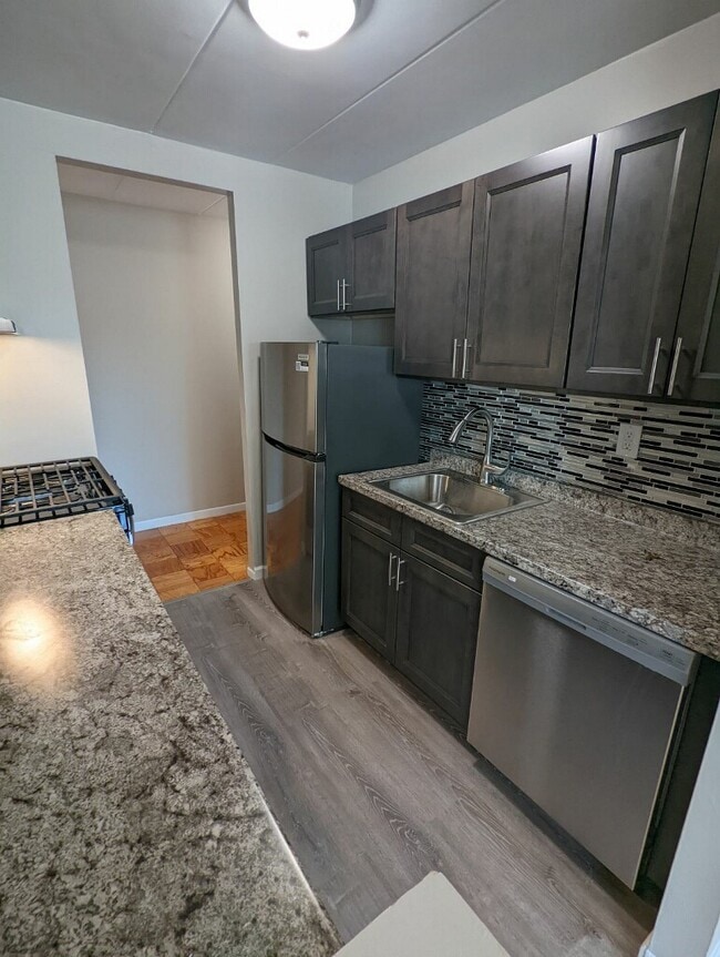 Foto del edificio - 211 Johnson Ave Apartments
