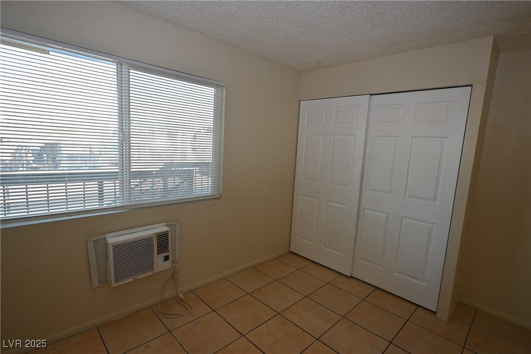 Primary Photo - 3021 E Carey Ave