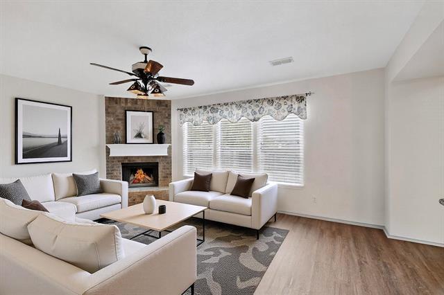 Foto del edificio - 415 Hidden Ridge Dr