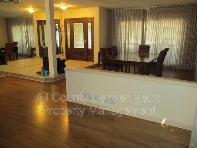Foto del edificio - 10010 Irving St