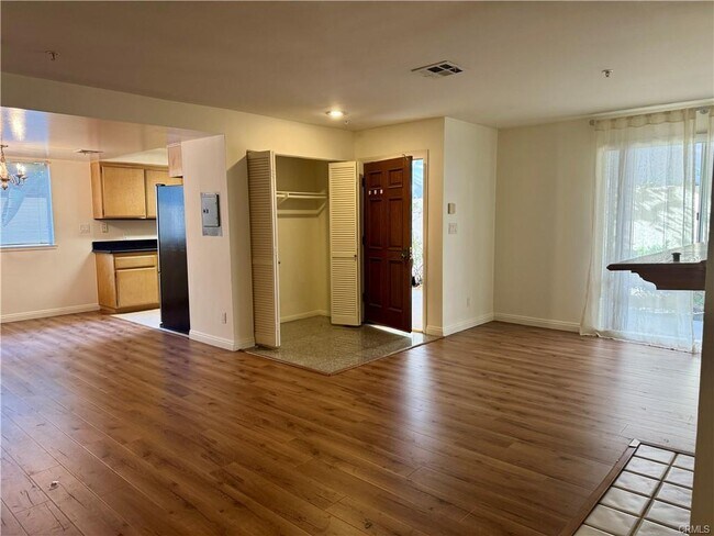 Foto del edificio - 451 S Oakland Ave