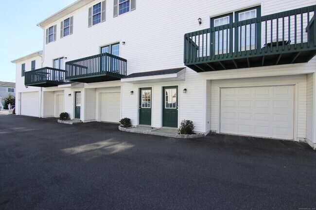 Building Photo - 14 Dora St