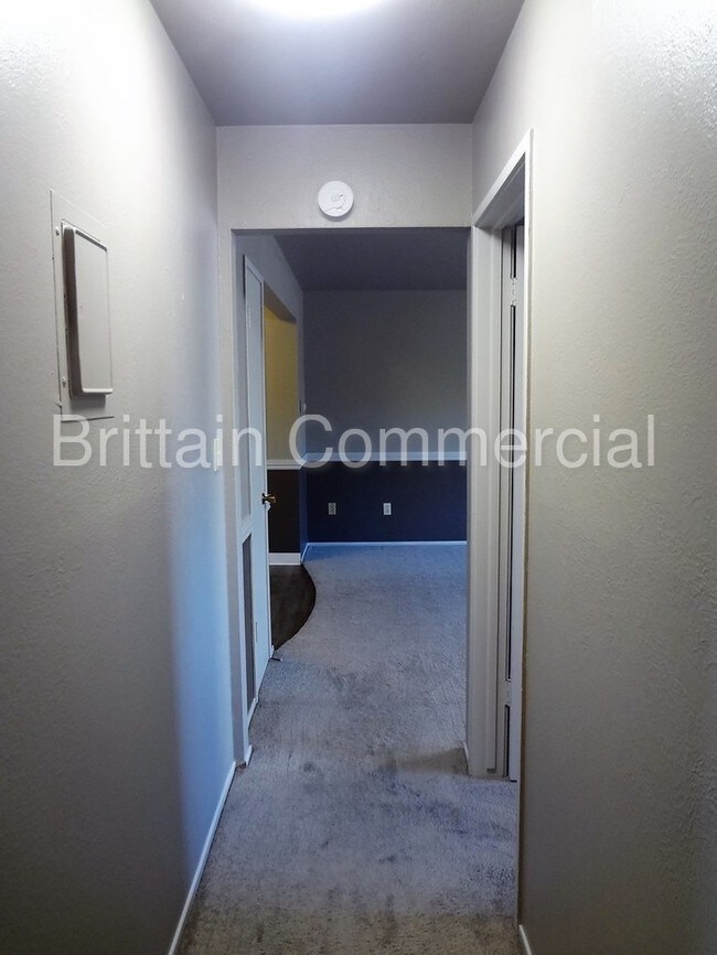 Building Photo - 1422 Sutterville Rd