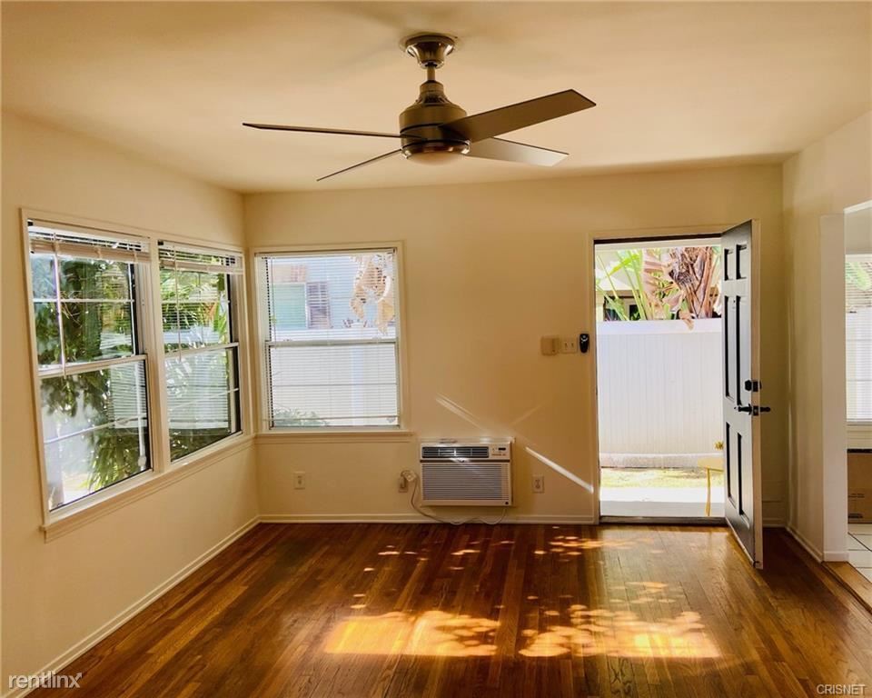 Primary Photo - 2 br, 1 bath Triplex - 14307 Burbank Blvd