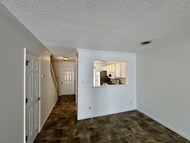 Foto del edificio - Don't Miss This Spacious Wake Forest Townhome with Dual Primary Suites!