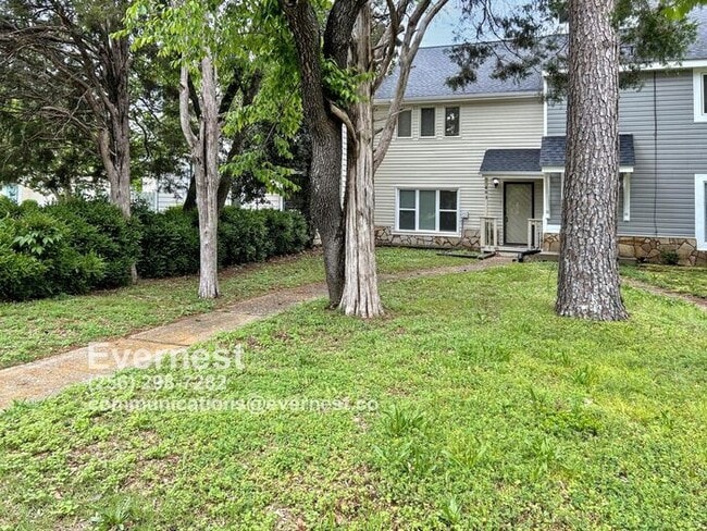Building Photo - 2-Bedroom Home with Modern Amenities Near ...