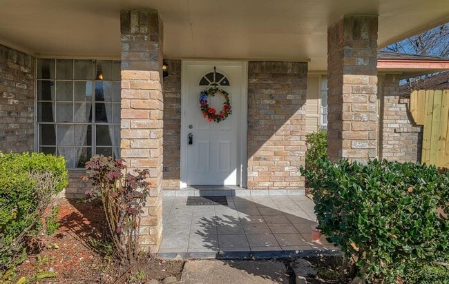 Building Photo - 12531 Sandy Hook Dr