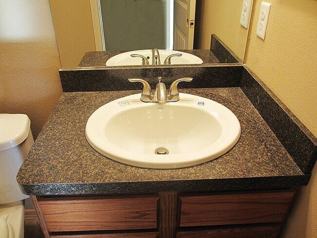 Building Photo - 147 S Bend Dr