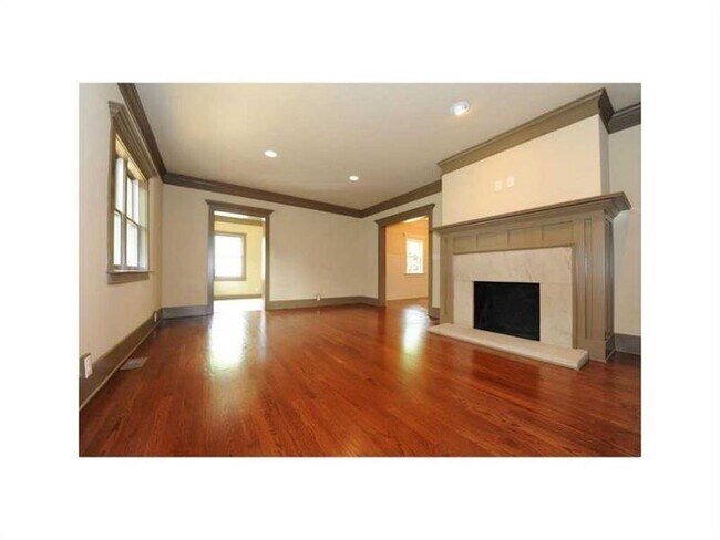 Building Photo - 632 Mckoy St