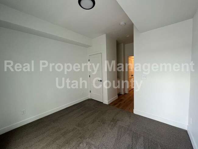Foto del edificio - New AF Townhome