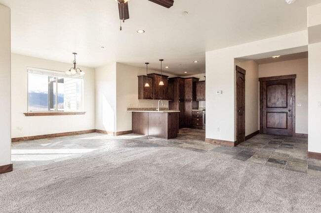 Building Photo - Unfurnished Condo in Black Rock Ridge