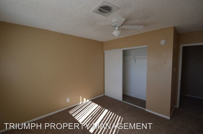 Building Photo - 1112 E Carey Ave