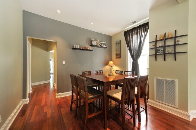 Foto del edificio - 2650 W Logan Blvd