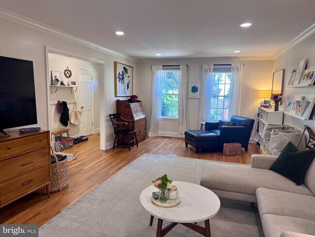 Foto del edificio - 6621 McLean Ct