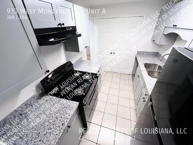 Foto del edificio - 933 Monterey Ct S