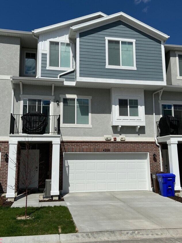 Foto principal - 4209 W Rail Trail Ln