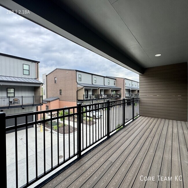 Foto del edificio - 2913 N Oak Trafficway