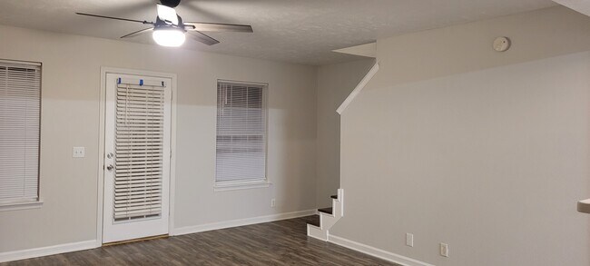 Foto del edificio - 6032 Sagi Cir