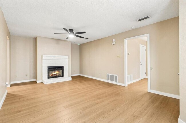 Building Photo - 13355 Water Oak Ln