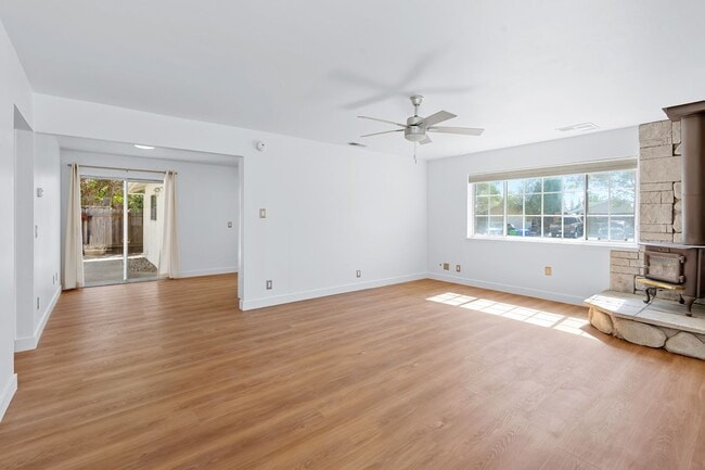 Foto del edificio - 4 bed/ 3 bath Single-Family Home in North ...