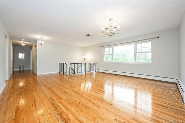 Foto del edificio - 649 White Plains Rd