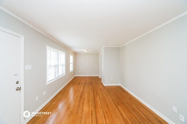 Building Photo - 3085 Cromwell Ave