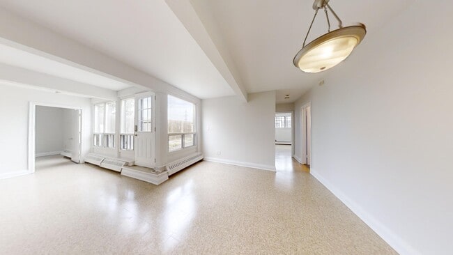 Photo du bâtiment - 10 Bergamot Ave