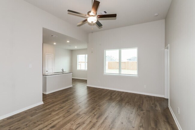 Building Photo - 412 Mustang Trot Dr
