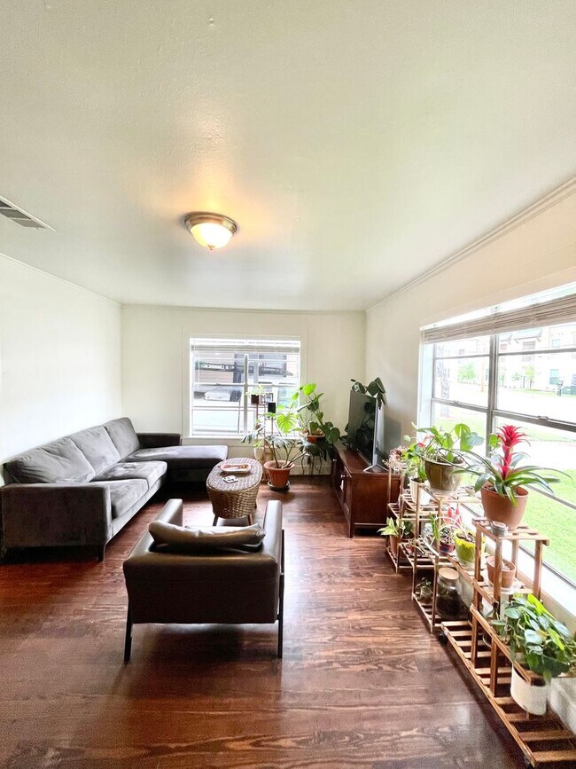 Foto del edificio - 1615 N Montclair