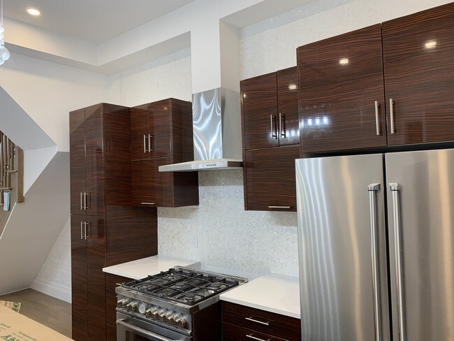 Building Photo - 311 W 91st St