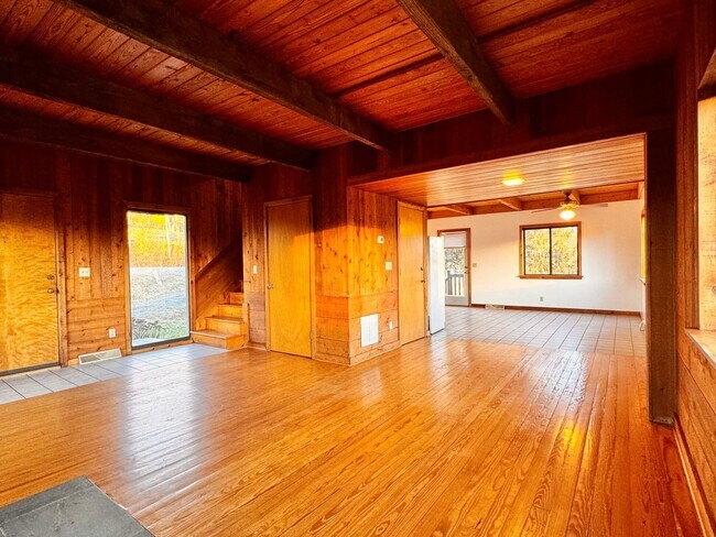 Foto del edificio - 2442 Red Hill Rd