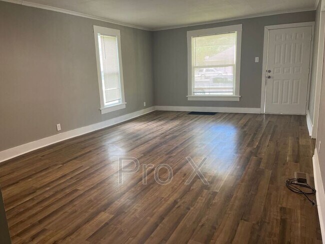 Building Photo - 304 E Park St